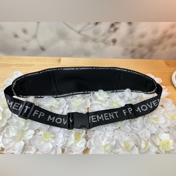 Free People NEW 3 Pocket Runner Belt Bag Olive & Black Waist Pack - Picture 5 of 7